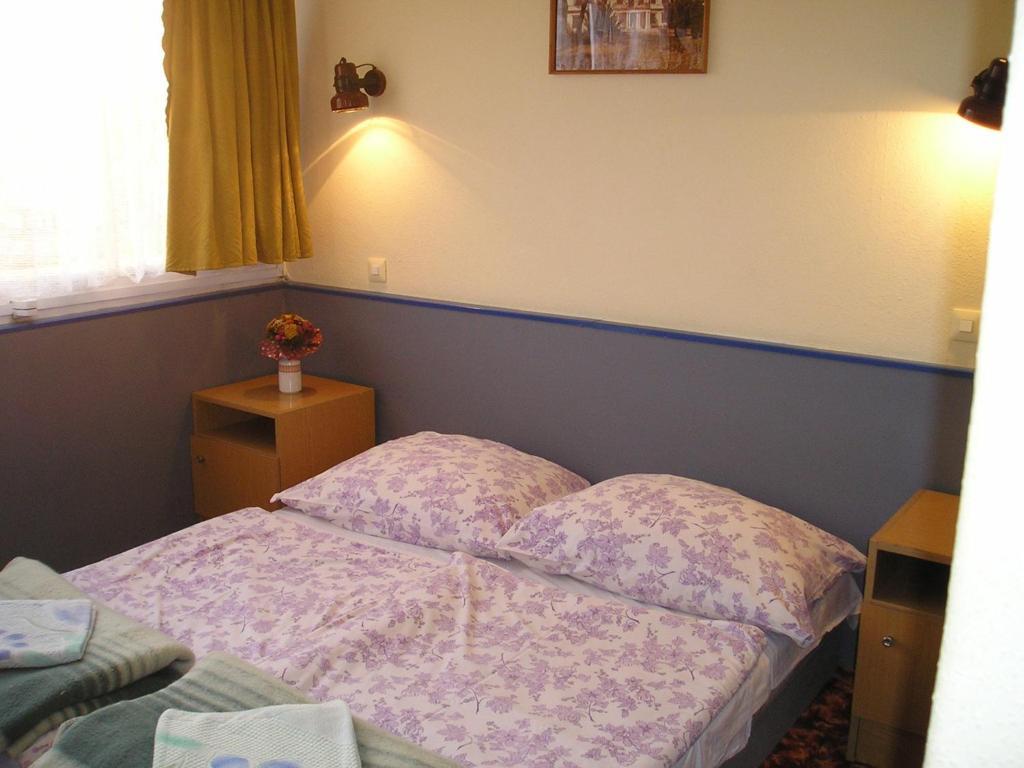Rev Szallo Balaton Hotell Szántód Rom bilde