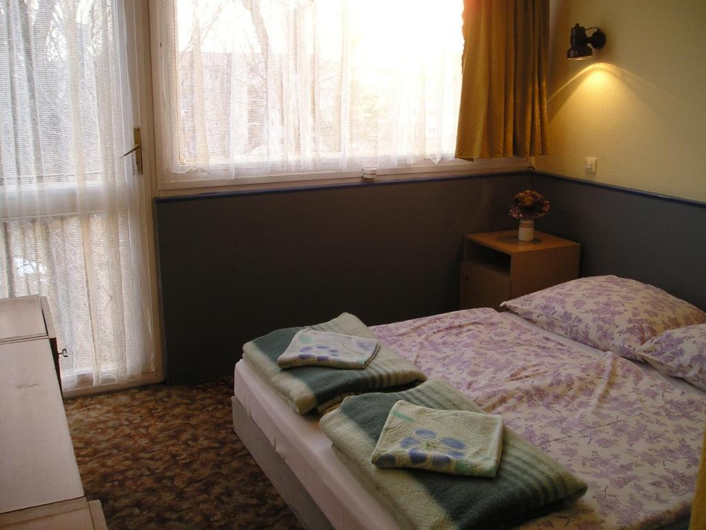 Rev Szallo Balaton Hotell Szántód Rom bilde